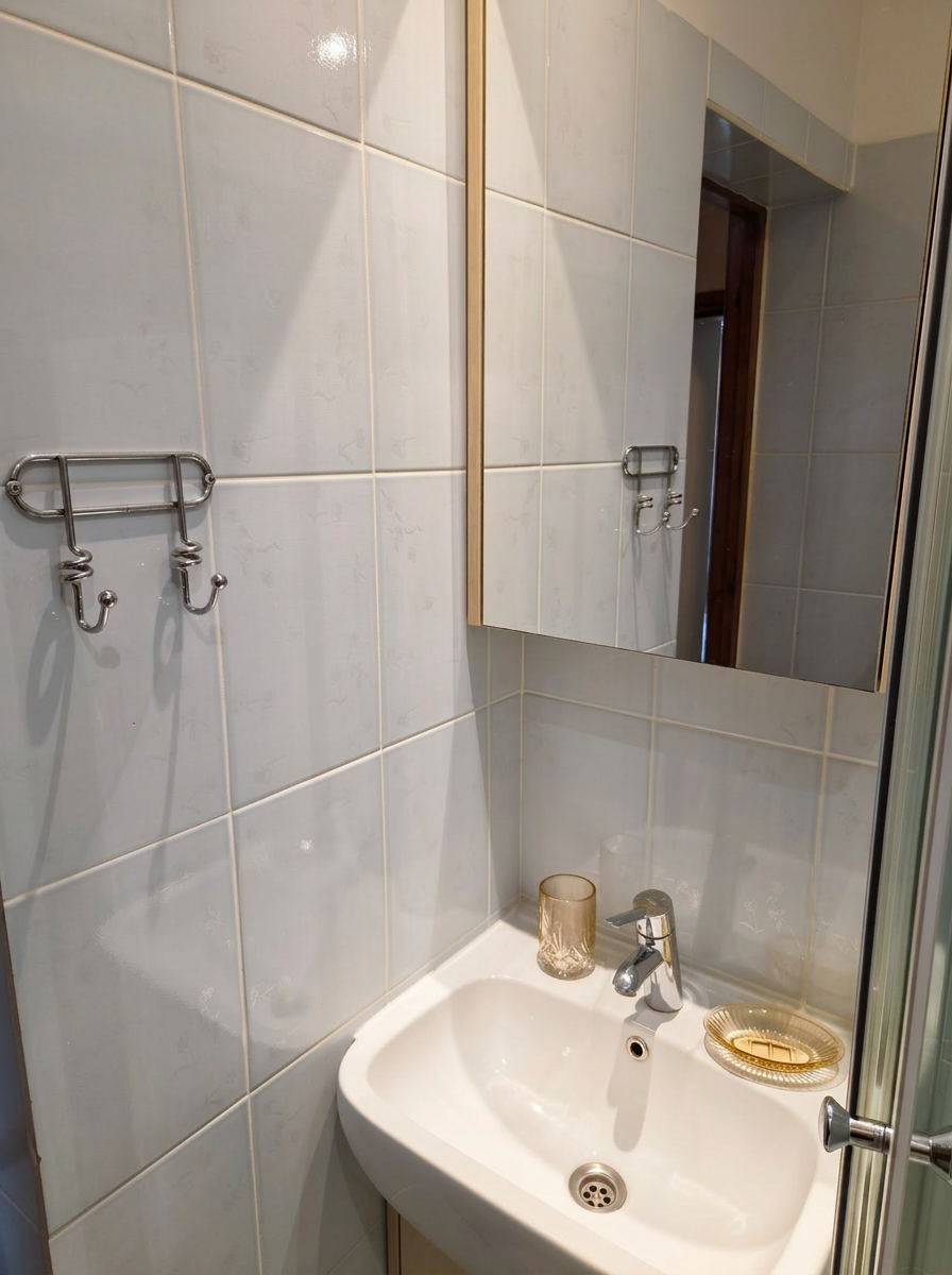 Bathroom sink with mirror